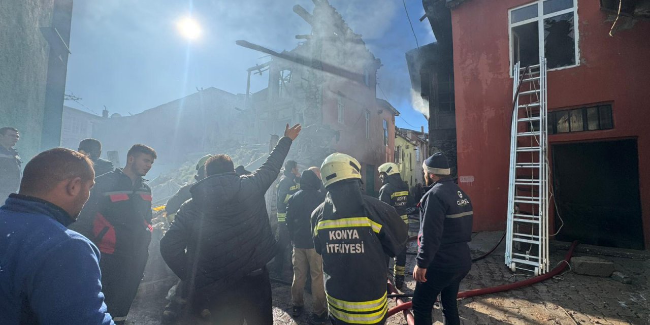 Konya'da yangın çıktı; 4 ev zarar gördü