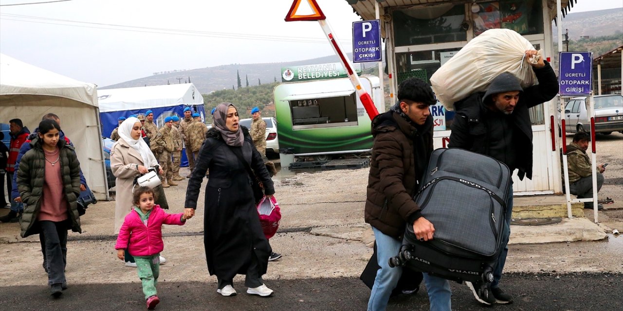 Türkiye'ye teşekkür... Suriyelilerin ülkelerine dönüşü sürüyor