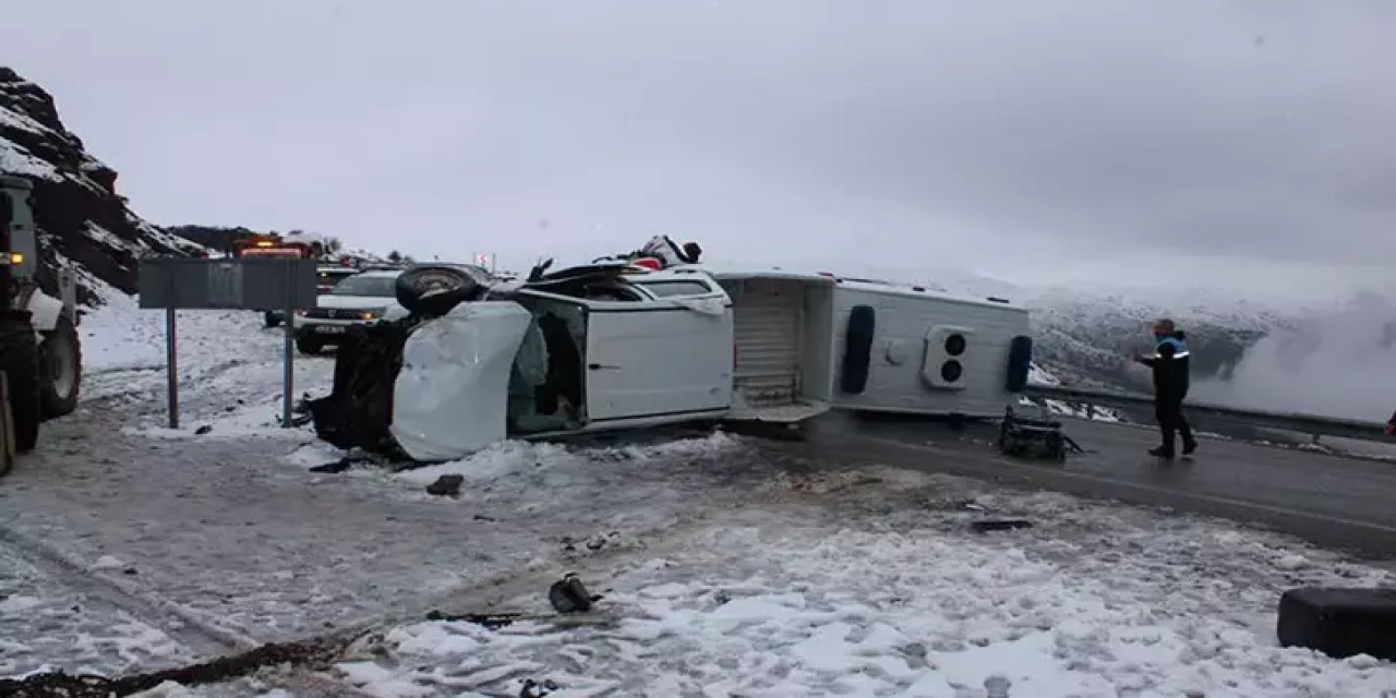 Malatya'da ambulans ile kamyonet çarpıştı: 7 yaralı