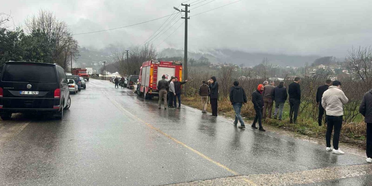 Kontrolden çıkan kamyonet tarlaya devrildi: 5 yaralı