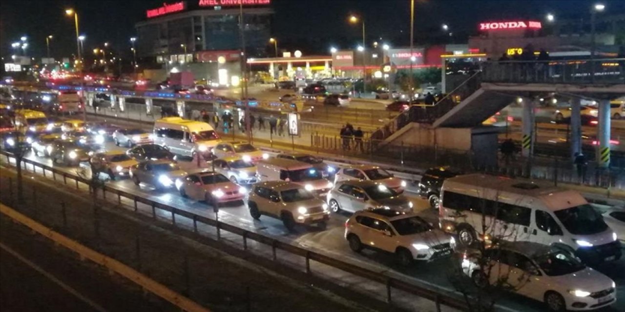 İstanbul'da okul çıkış saatlerine yılbaşı düzenlemesi