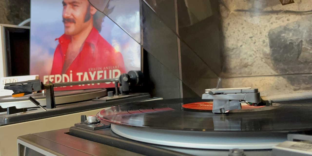 Ferdi Tayfur'un şarkıları tarihi sokaklarda yankılandı