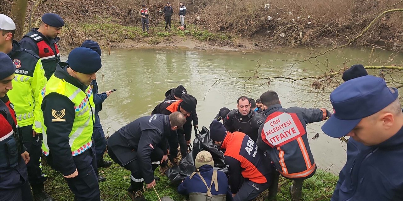 Otomobil çaya uçtu: 1 ölü, 1 yaralı