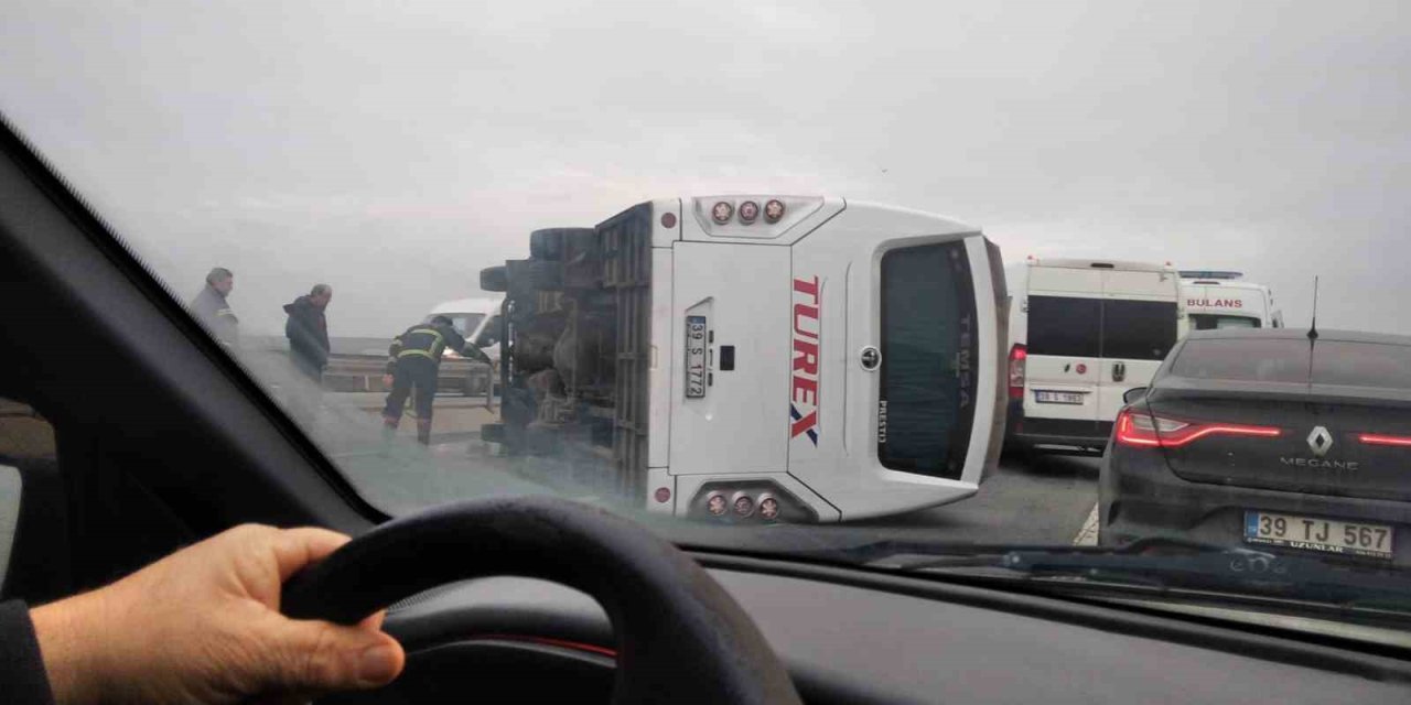 İşçi servisi devrildi: 5 yaralı