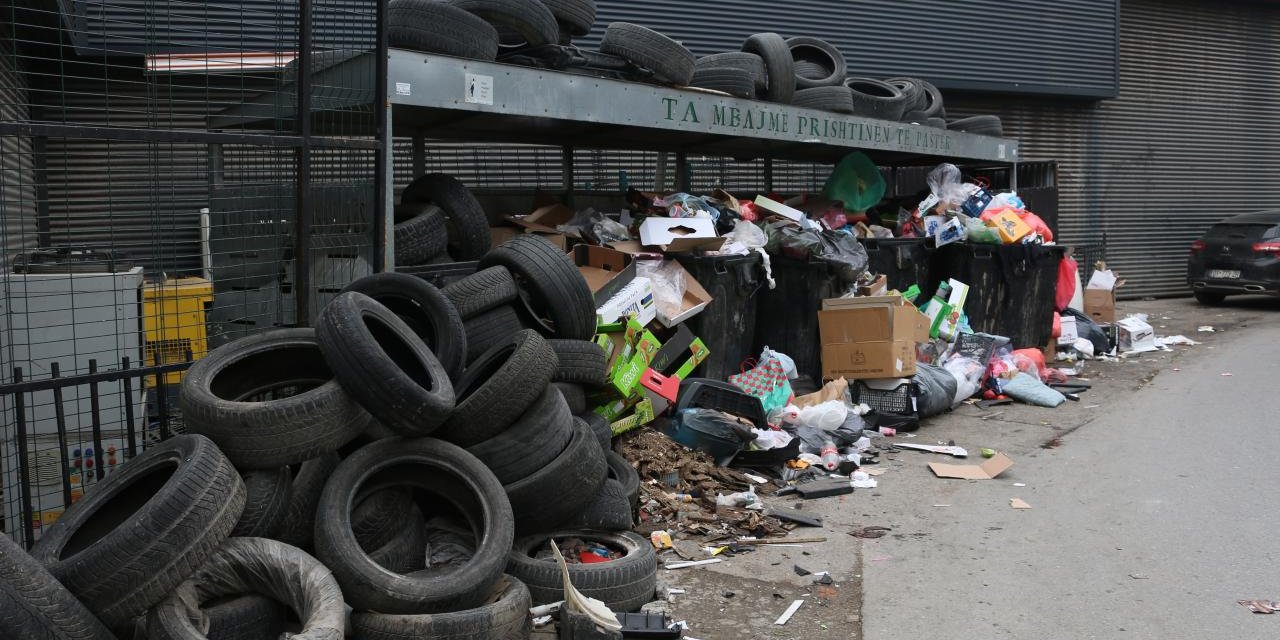 Kosova'da çöp alarmı: OHAL ilan edildi