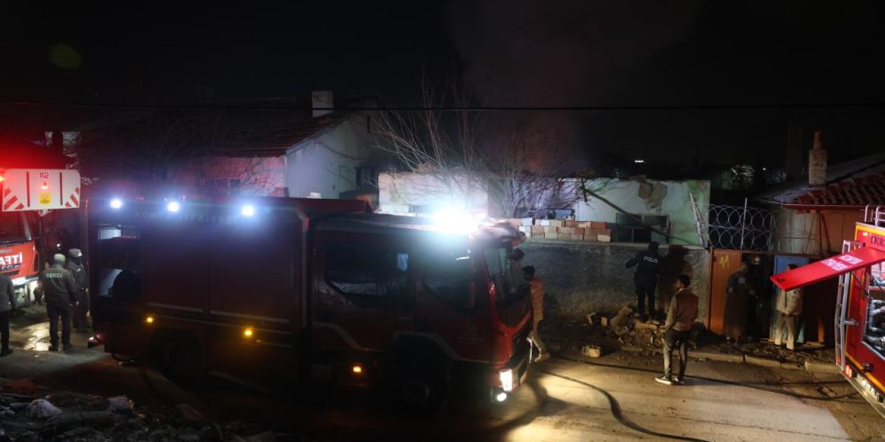 Konya'da kerpiç evde yangın!