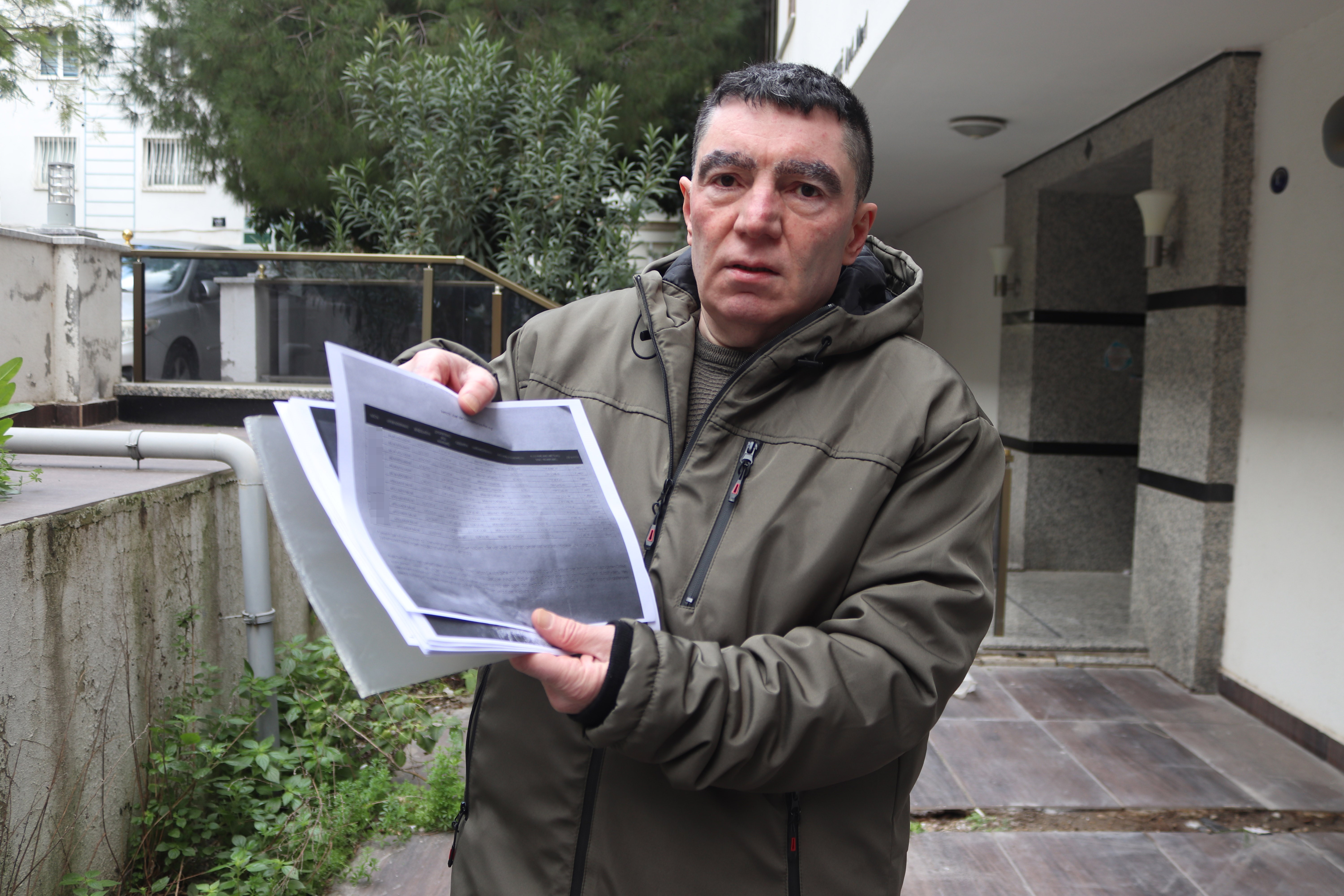 Alacaklarını tahsil etsin diye tuttuğu avukatı da onu dolandırdı