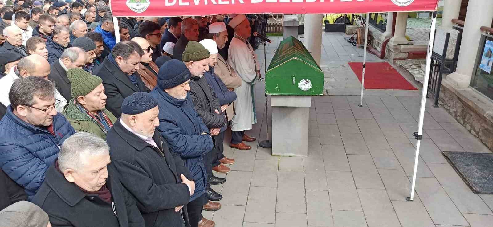 Görev yaptığı camiden cenazesi kaldırıldı