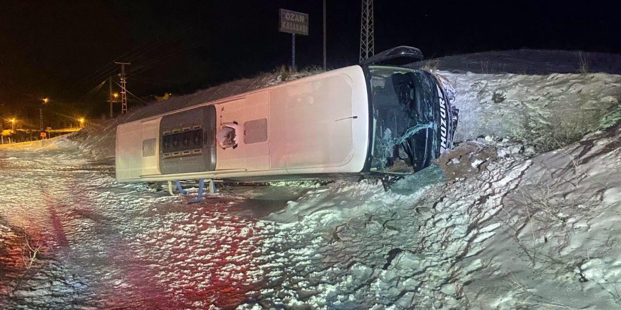 Yolcu otobüsü şarampole devrildi: 6 yaralı