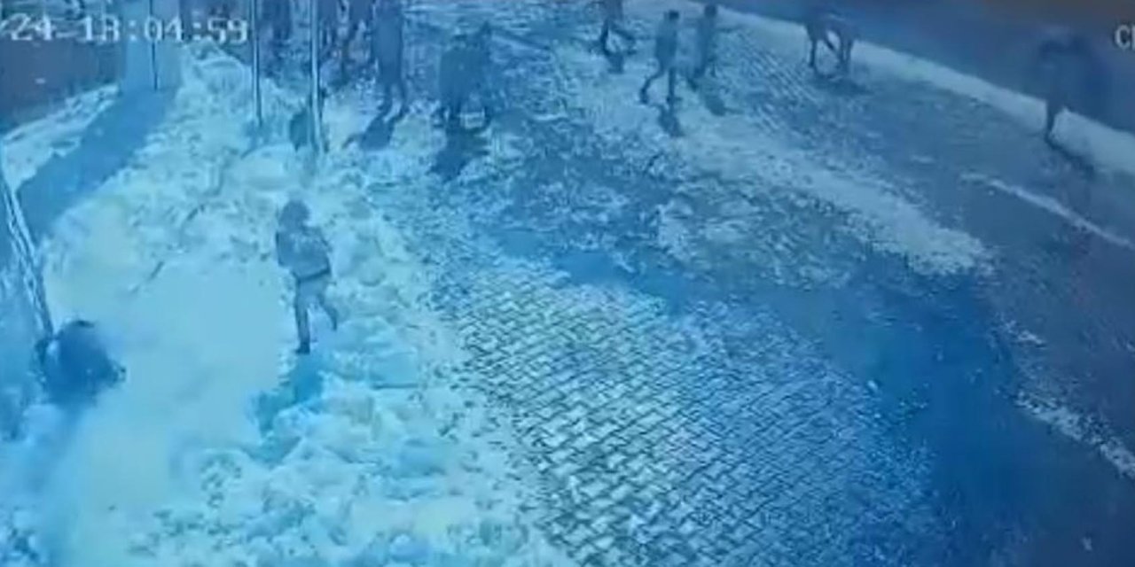 Başına buz kütlesi düştü! Öğrenci ağır yaralandı