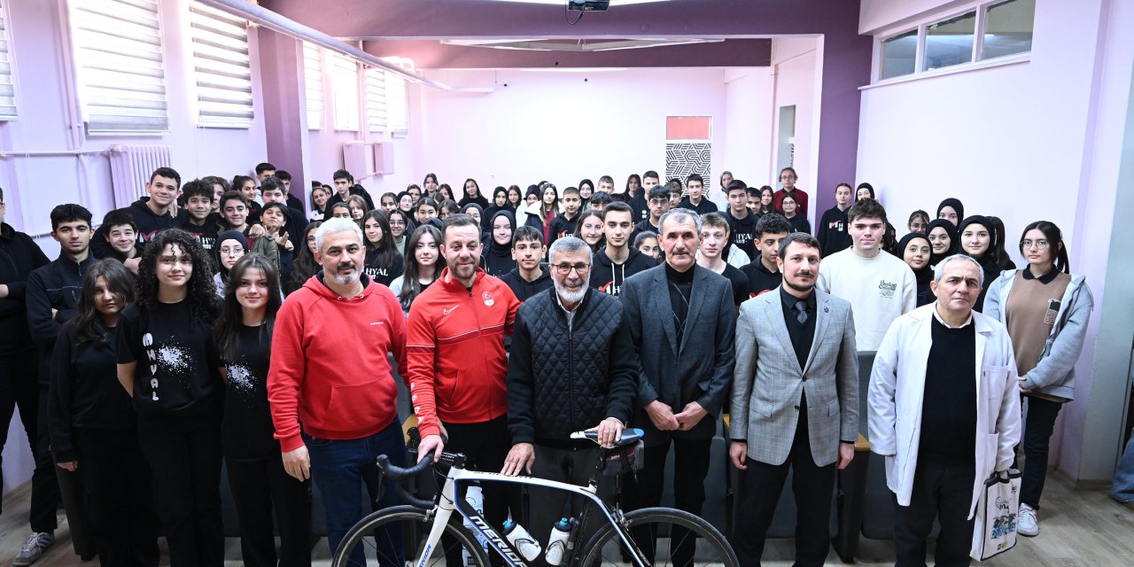 Konya'da gençler bisikletin efsaneleri ile buluştu