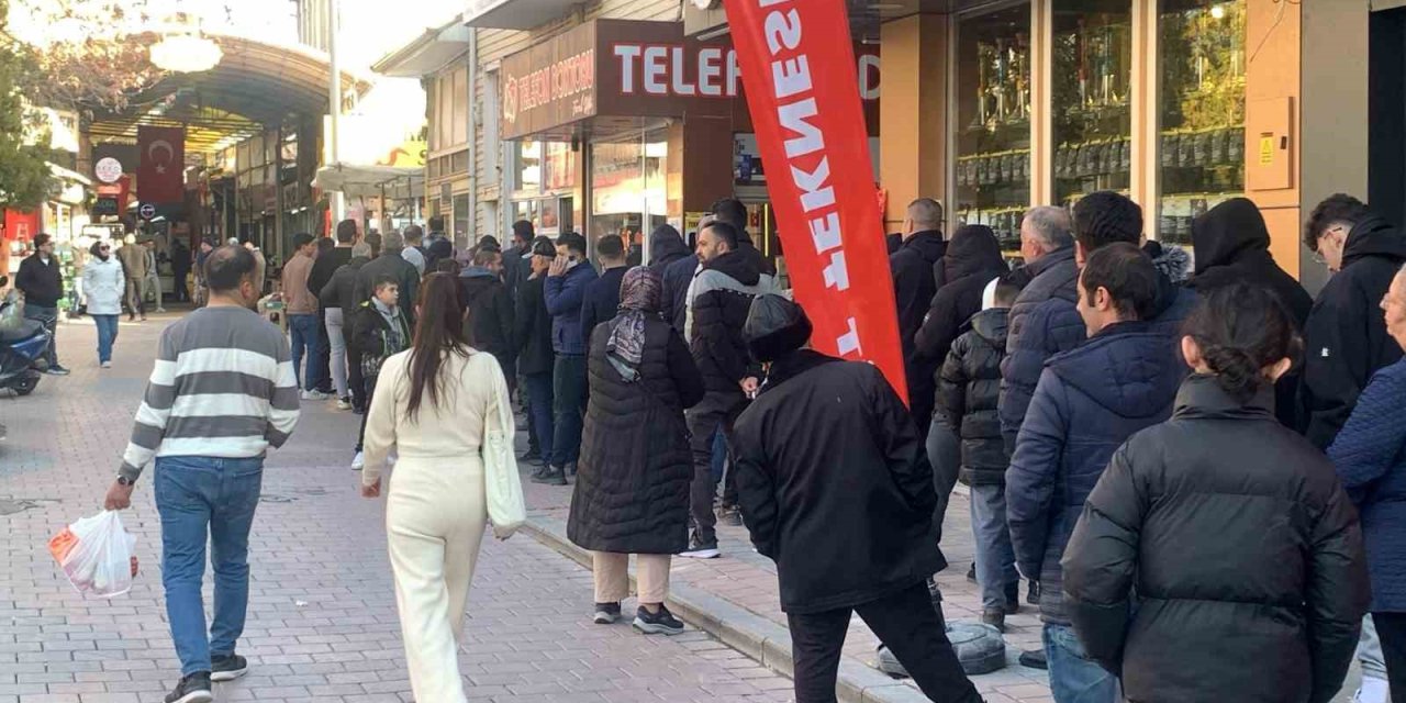 150 yıldır süren gelenek... Uzun kuyruklar oluştu