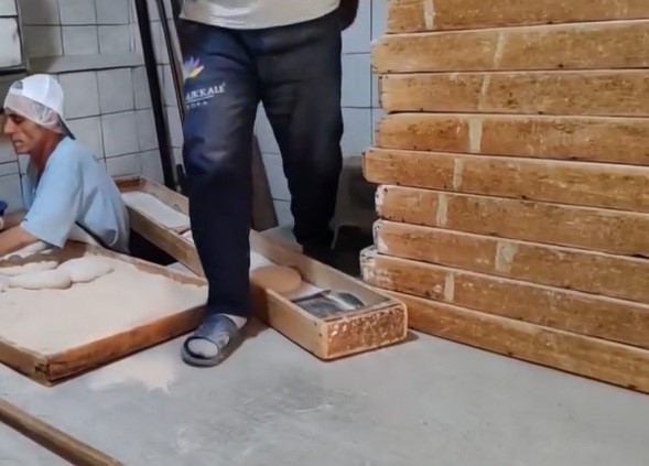 Çanakkale'de terlikle pide tezgahının üstünde üretim yapılan fırına 105 bin TL ceza