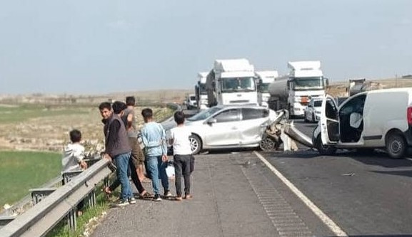 Şanlıurfa'da hafif ticari araç ile otomobil çarpıştı: 1 ölü, 1 yaralı