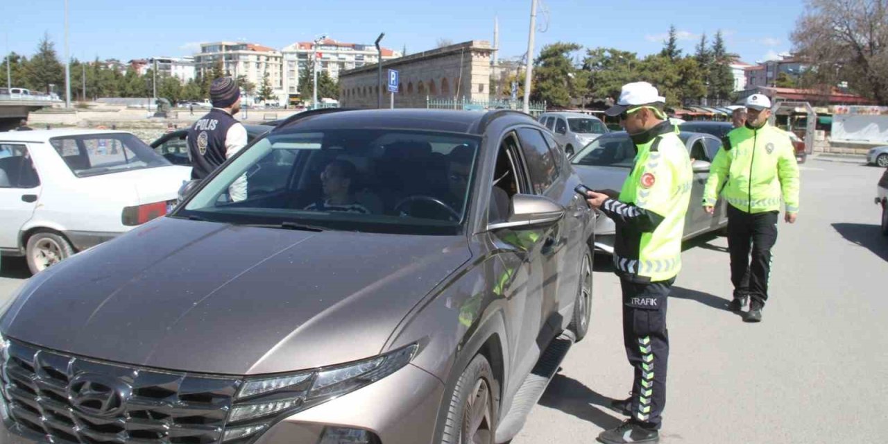 Yeni Konya-Antalya karayolunda trafik yoğunluğu