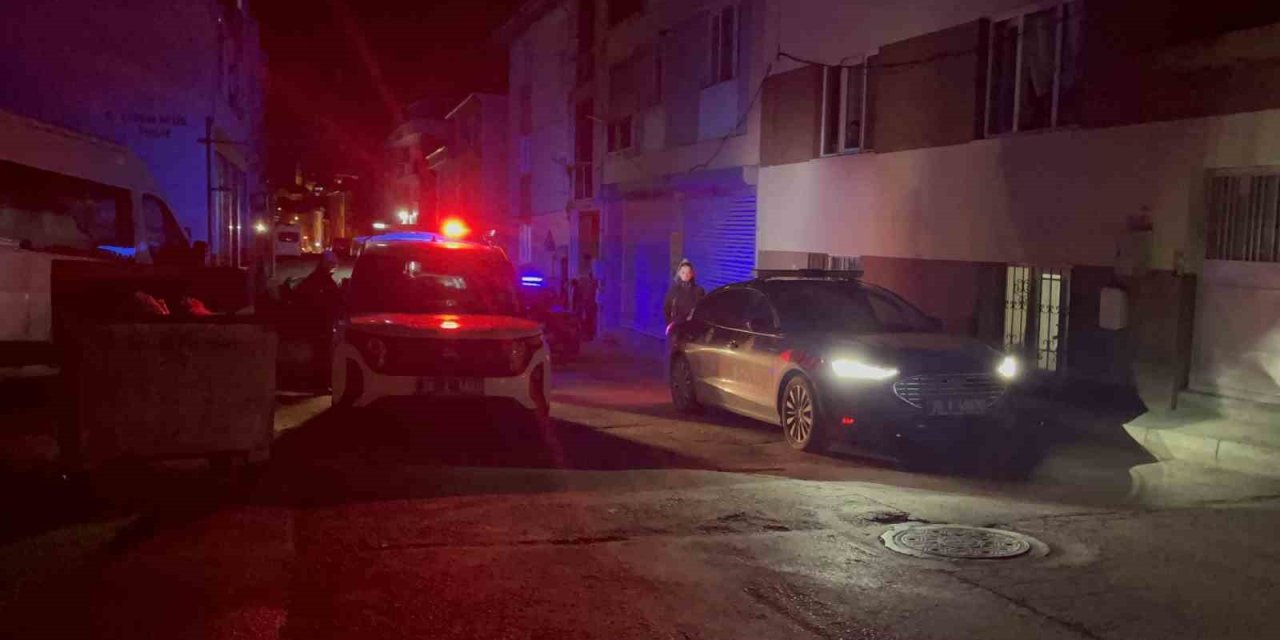 Kaçan gencin babası aracını polislerin önüne kırıp engellemeye çalıştı