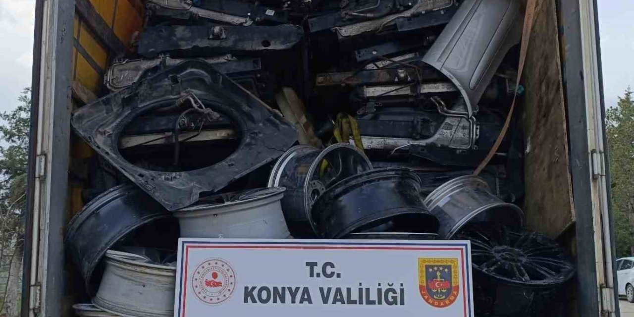 Konya'da araç takip sistemi kapatılan tırda gümrük kaçağı malzeme ele geçirildi