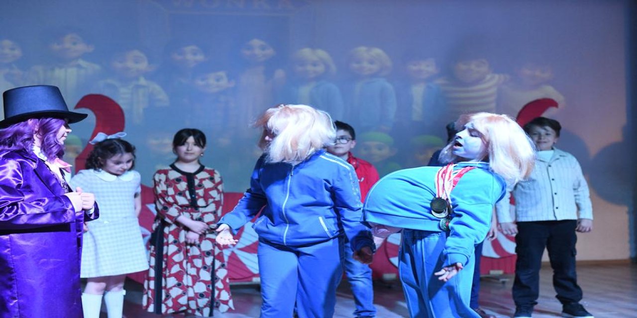 Yöntem öğrencilerinin İngilizce tiyatrosu beğeni topladı