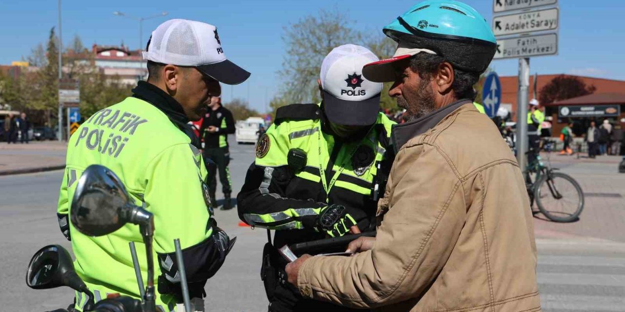 Konya'da motosiklet sürücülerinin bahaneleri pes dedirtti