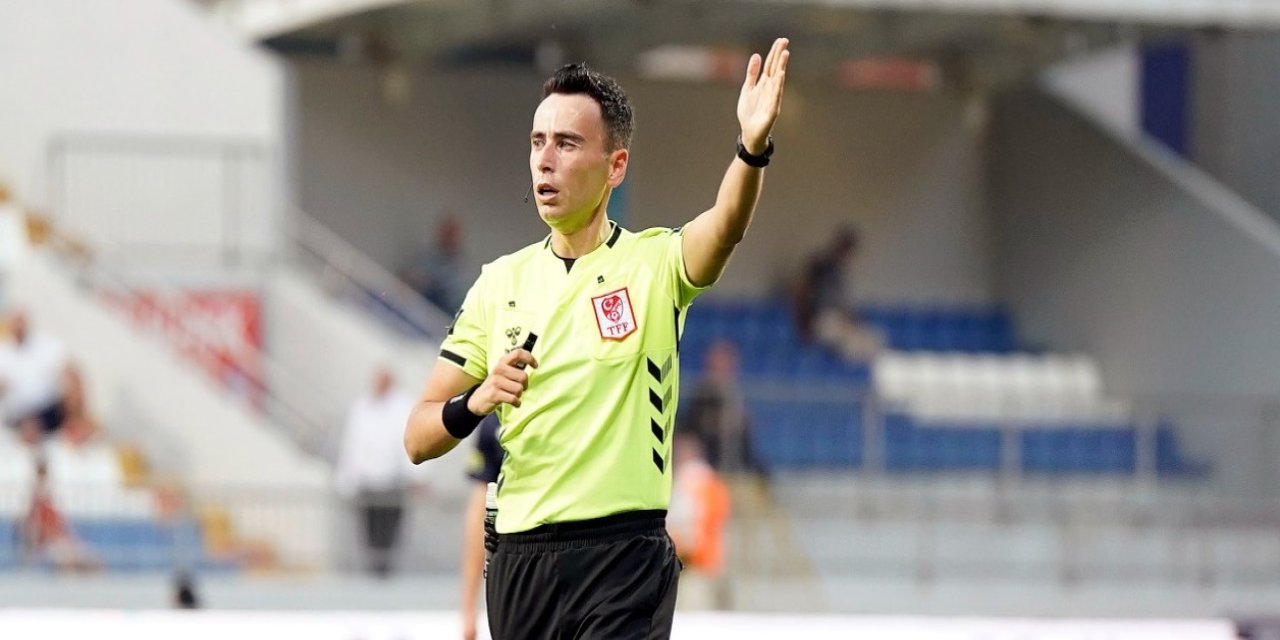 Konyaspor maçının hakemi kafaları karıştırdı!