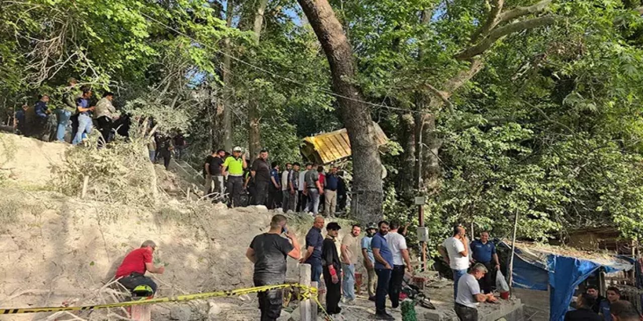 Freni arızalanan kamyon şelale bölgesine düştü: 1 ölü, 1 yaralı