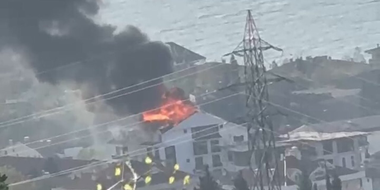 4 katlı apartmanın çatısı alev alev yandı