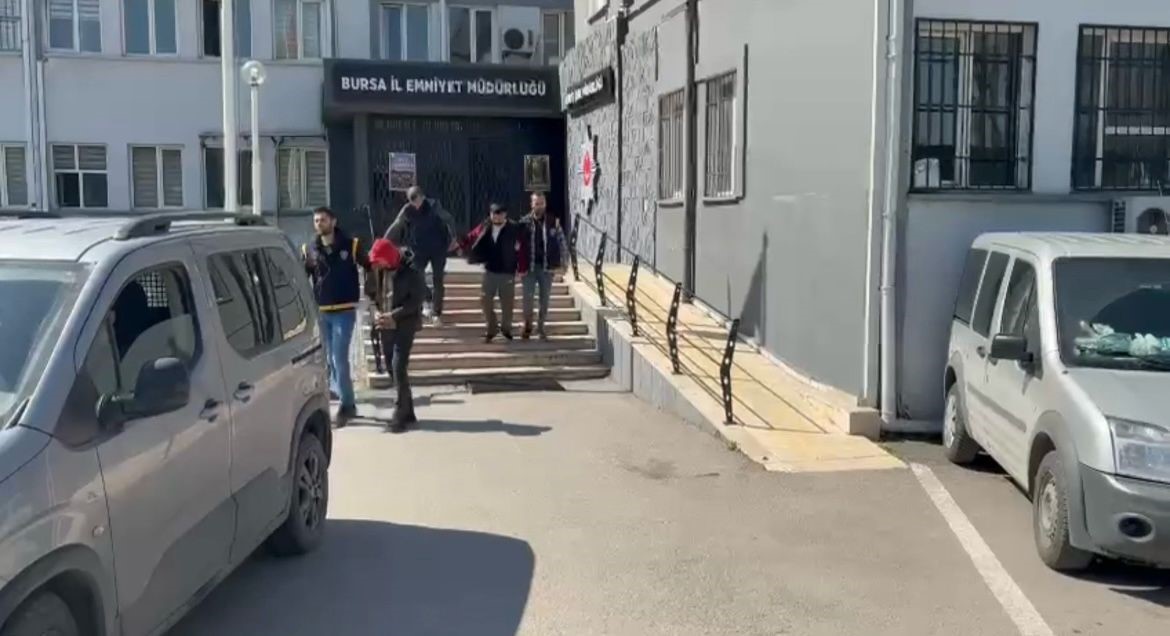 3 motosiklet çaldılar, 4’üncüyü çalarken suçüstü yakalandılar