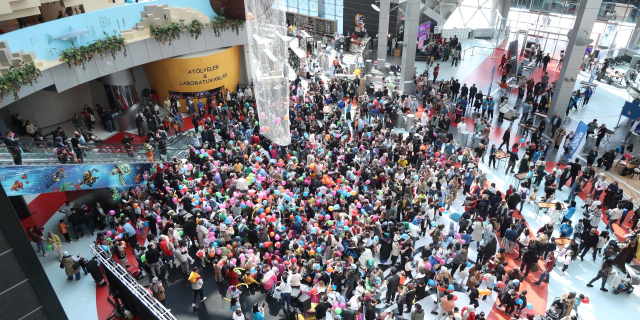 Başkan Altay, çocukların coşkusuna ortak oldu