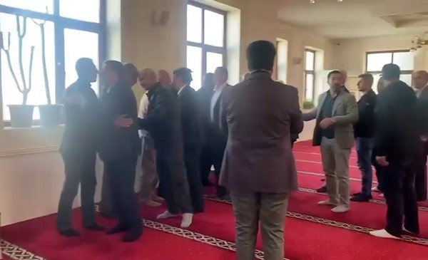 Deprem günü halı sahada kavga eden iki aile barıştırıldı