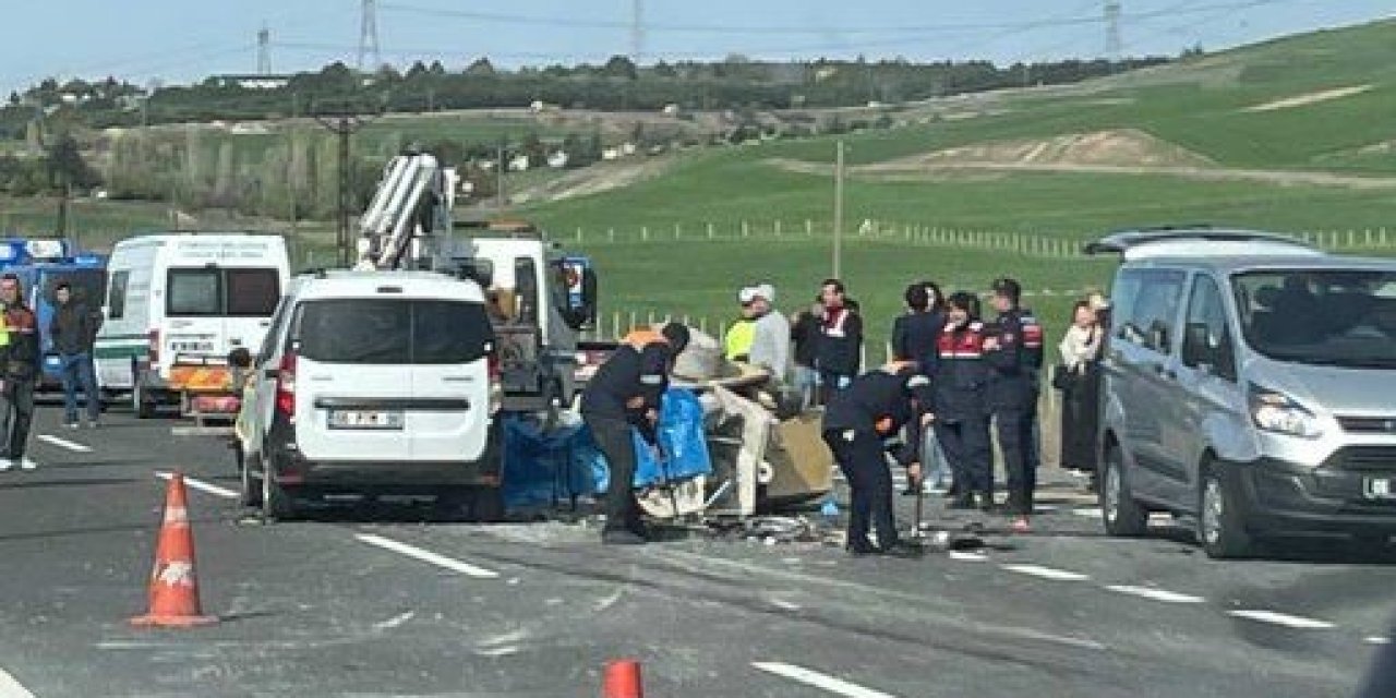 Acı ölüm... Kaza sonrası aracından inen kamyonet sürücüsüne otomobil çarptı
