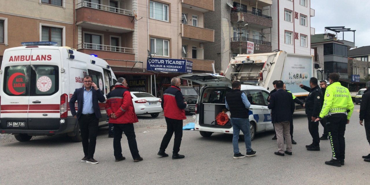 Çöp kamyonunun altında kalan yaya öldü