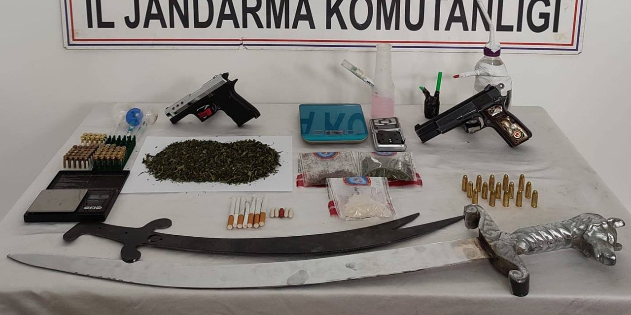 Konya’da jandarmadan ev ve iş yerlerine eş zamanlı operasyon