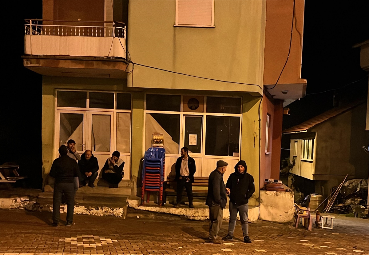 Köylülerin deprem korkusu, evlerine giremiyorlar