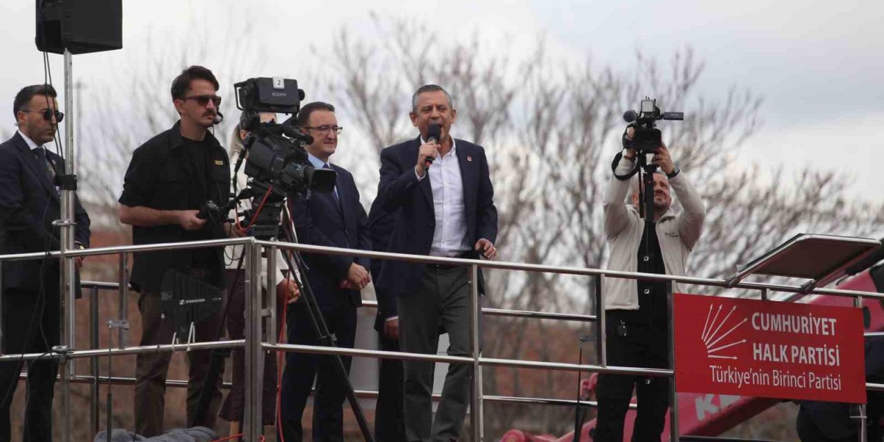 Özgür Özel Konya'da konuştu: "Ekrem başkanı içeride tutmanın bedeli 2.2 trilyon"