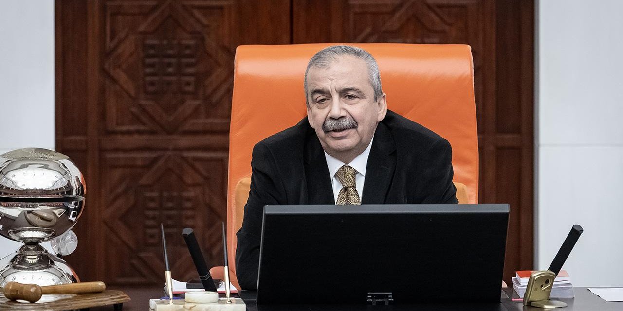 Sırrı Süreyya Önder&#039;in aracına düzenek yerleştirildiği tespit edildi