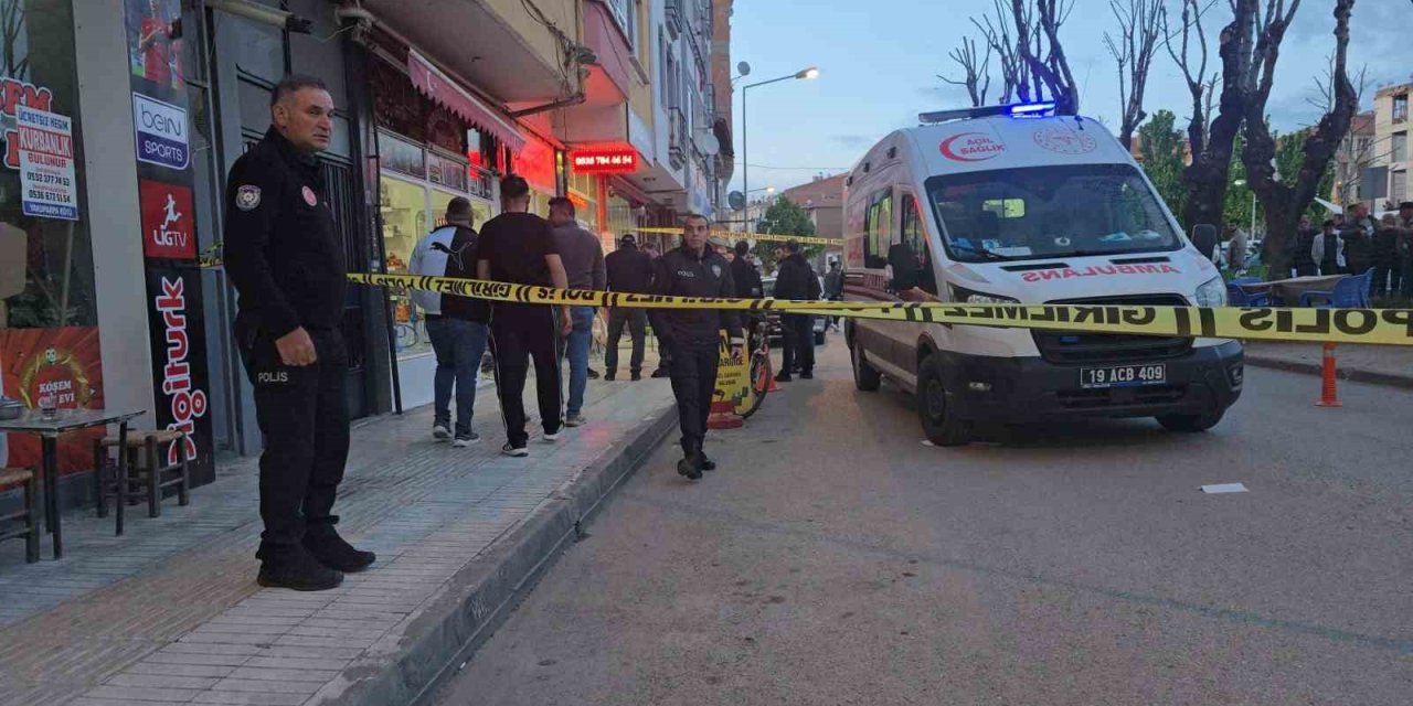 Kavga sırasında silahlıyla kendini vurdu