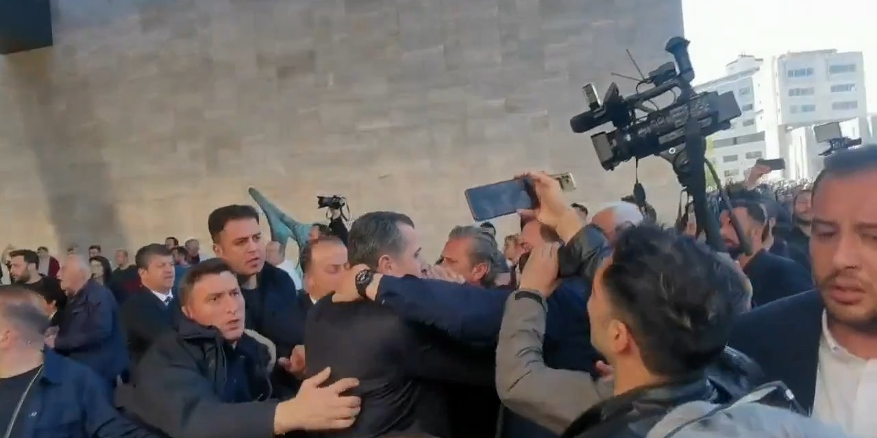 Özgür Özel'e yumruklu saldırı