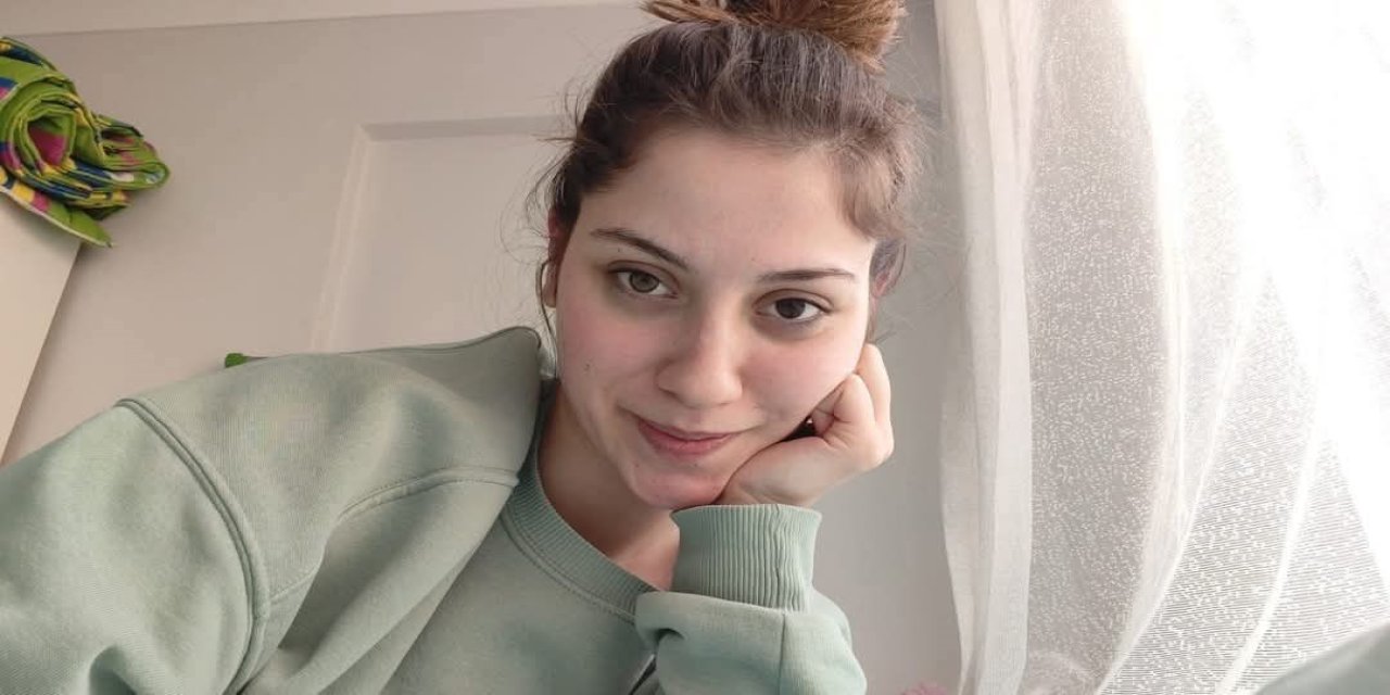 Öldürülen genç kız, son yolculuğuna uğurlandı