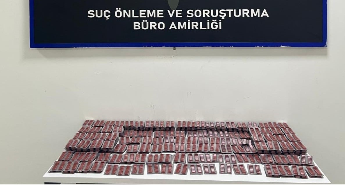 Bir gelecek daha karardı! 17 yaşında binlerce hapla yakalandı