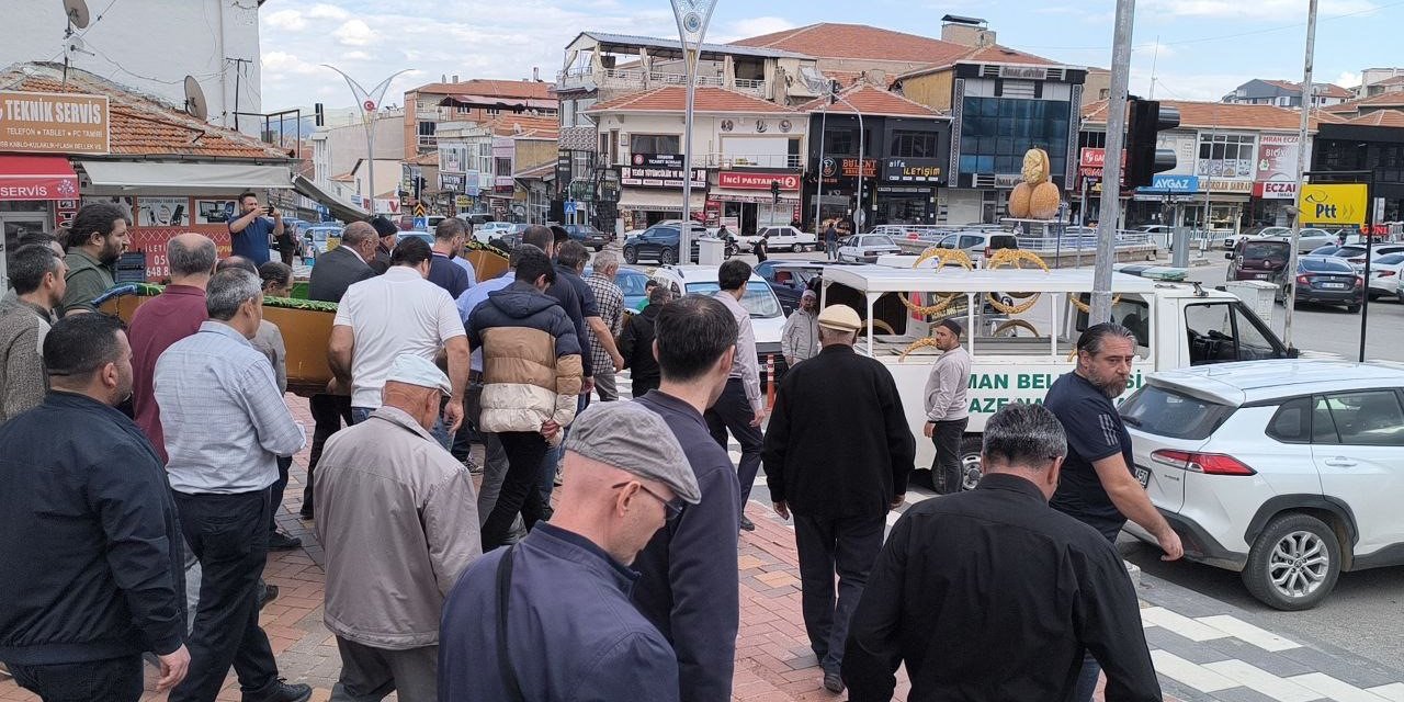 Kazada ölen 2 kardeş toprağa verildi