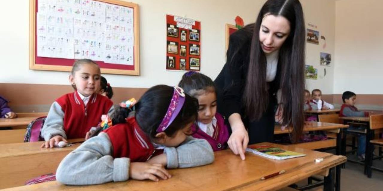 Öğretmenlerin il içi isteğe bağlı yer değiştirme başvuruları 12 Mayıs&#039;ta başlıyor