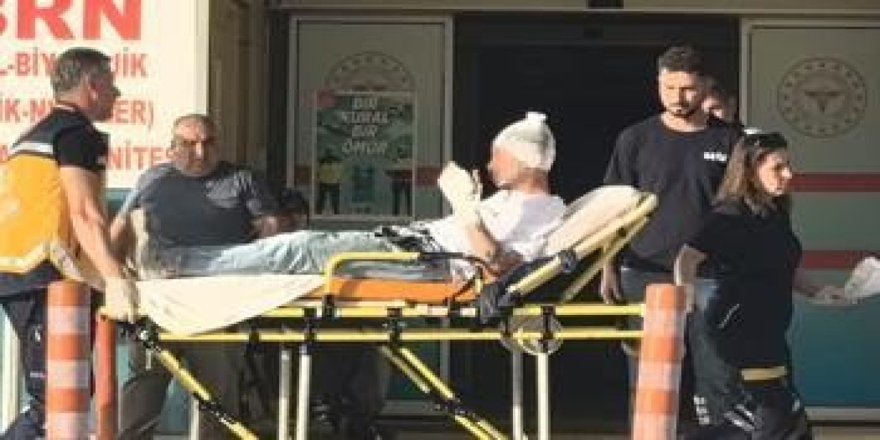 Sokakta 'laf atma' tartışmasında bıçakla yaralandı