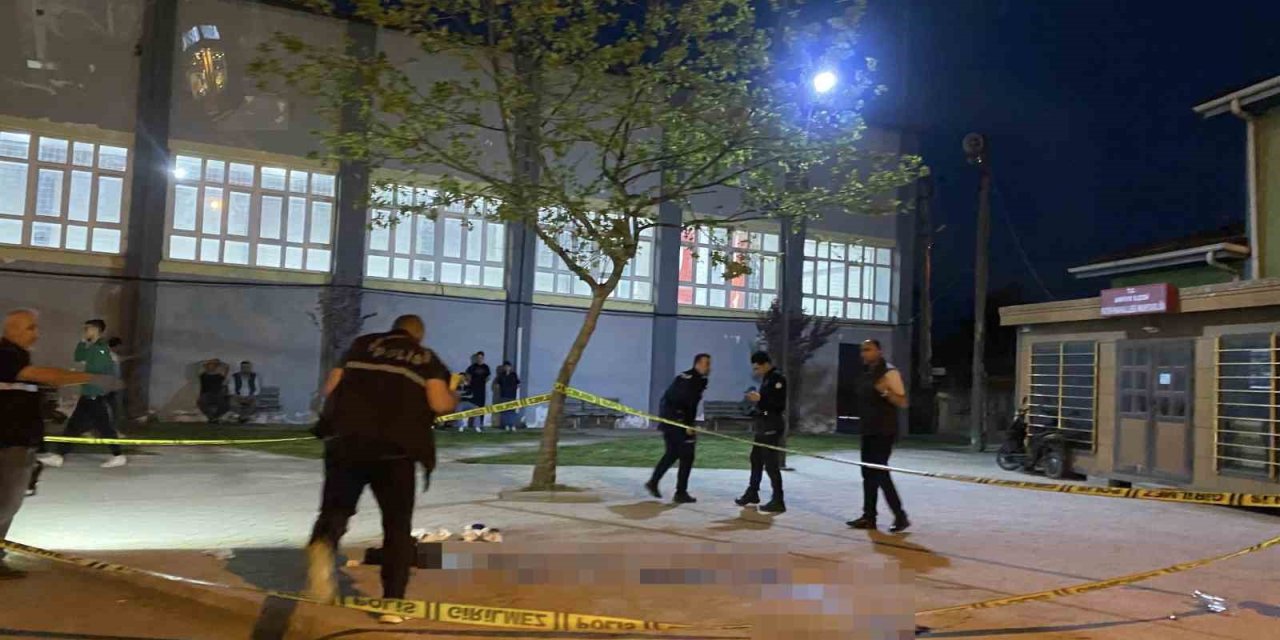 Küfürleşme kavgası... 15 yaşındaki çocuk, 17 yaşındaki çocuğu bıçakladı