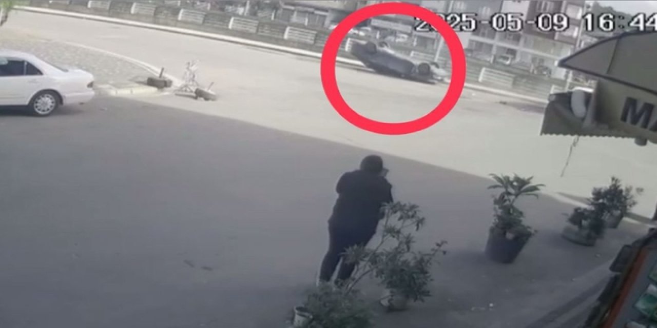 2 otomobil çarpıştı, biri ters döndü: 5 yaralı