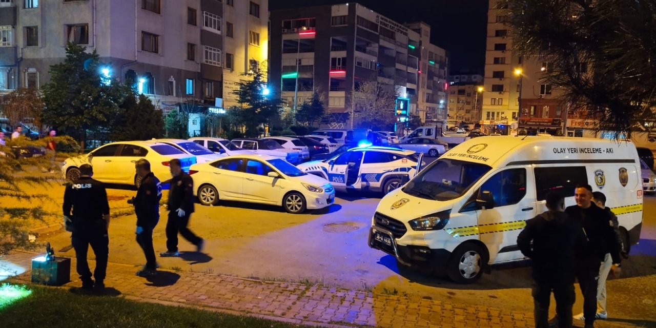 Borç-alacak kavgasında birbirlerini bıçakladılar