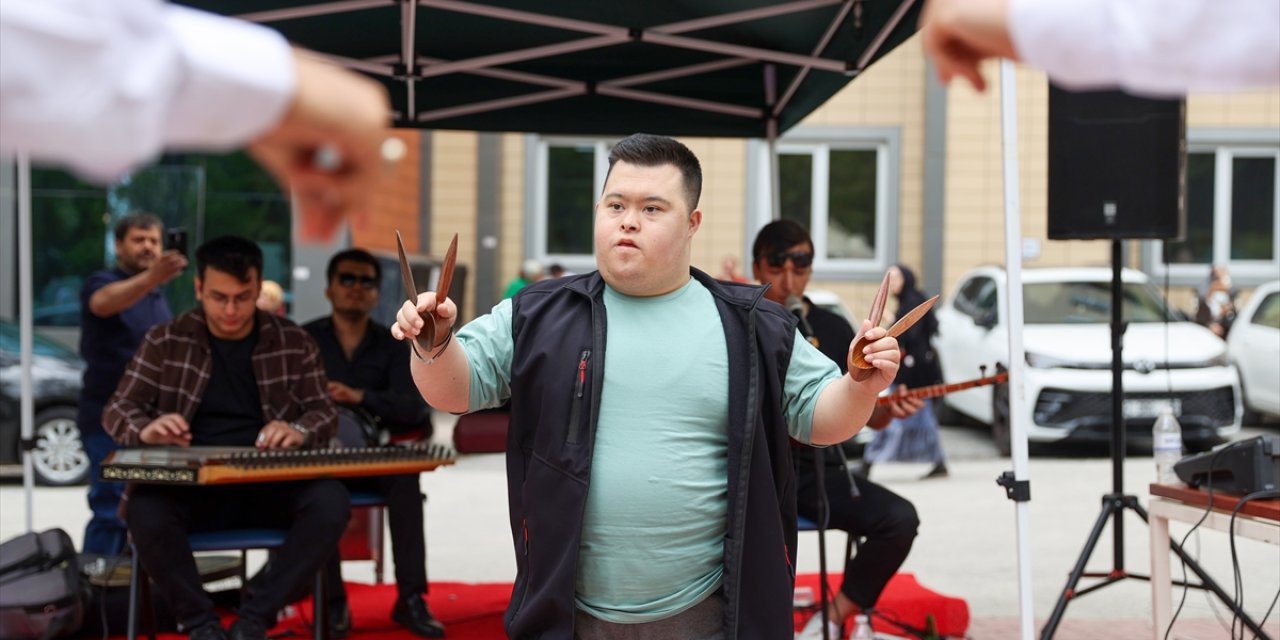 Konya'da down sendromlu gencin mutluluğuna diyecek yok!