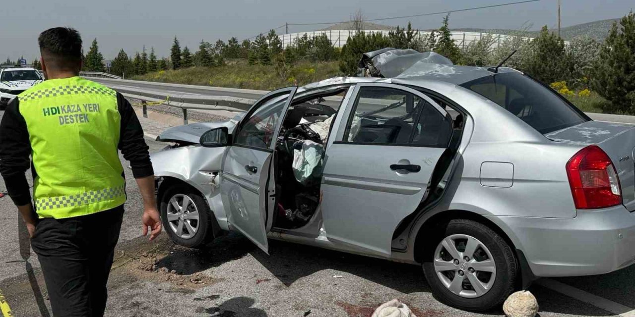 Otomobil tıra arkadan çarptı: 1 ölü, 4 yaralı