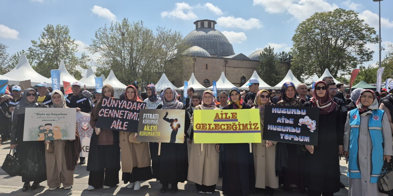 Konya Kılıçaslan Meydanı’nda “Aile Şenliği” standı