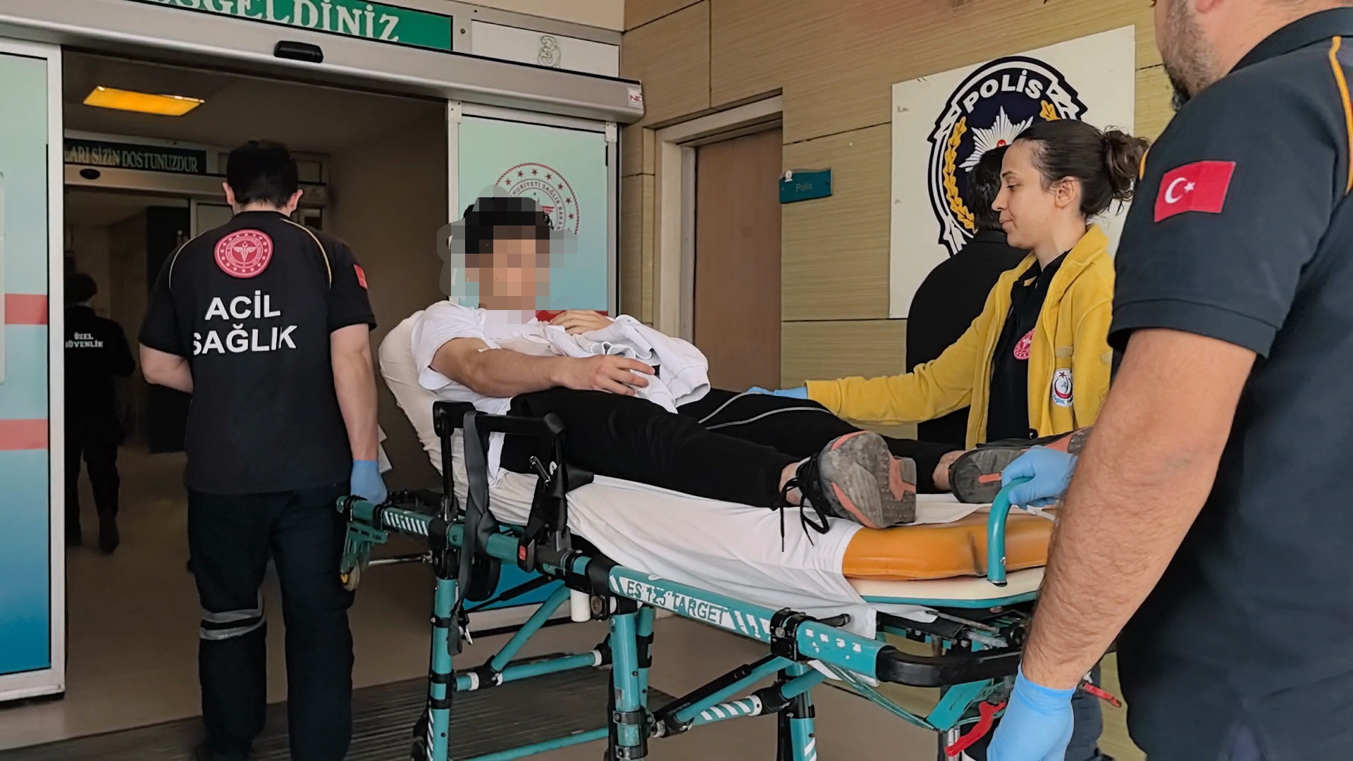 Arkadaşıyla şakalaşırken bıçaklandı