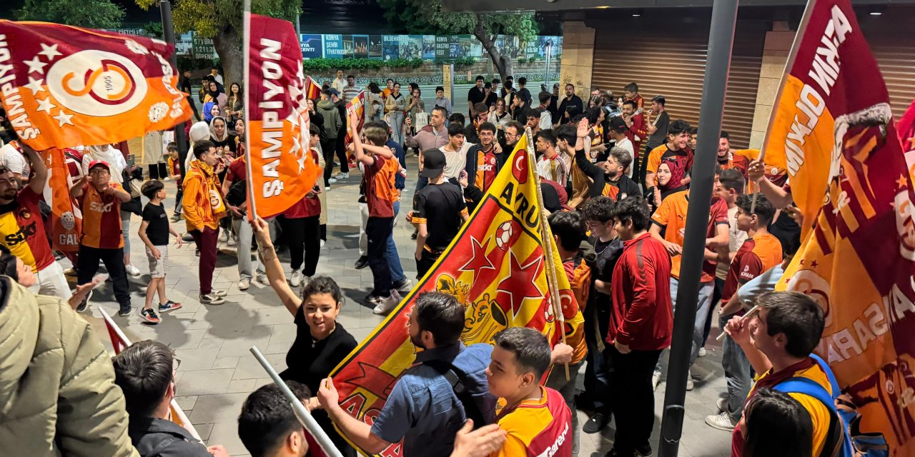 Konya’da Galatasaray taraftarı erken şampiyonluğu coşkuyla kutladı